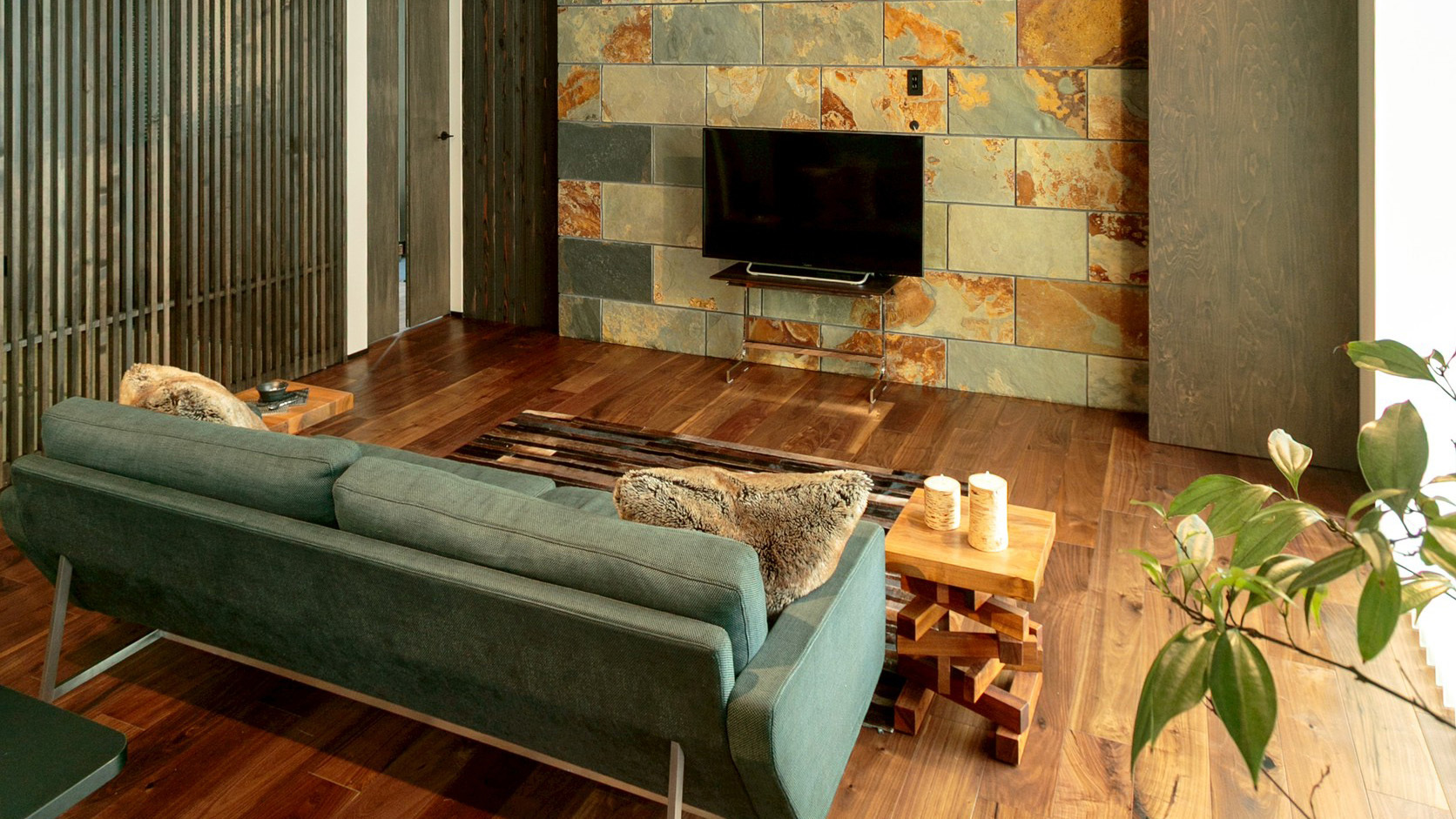 運営企業について