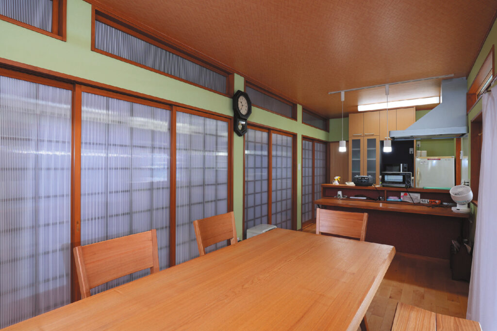住まいを新築同様の性能に 縁側をあたたかなリビングへと刷新