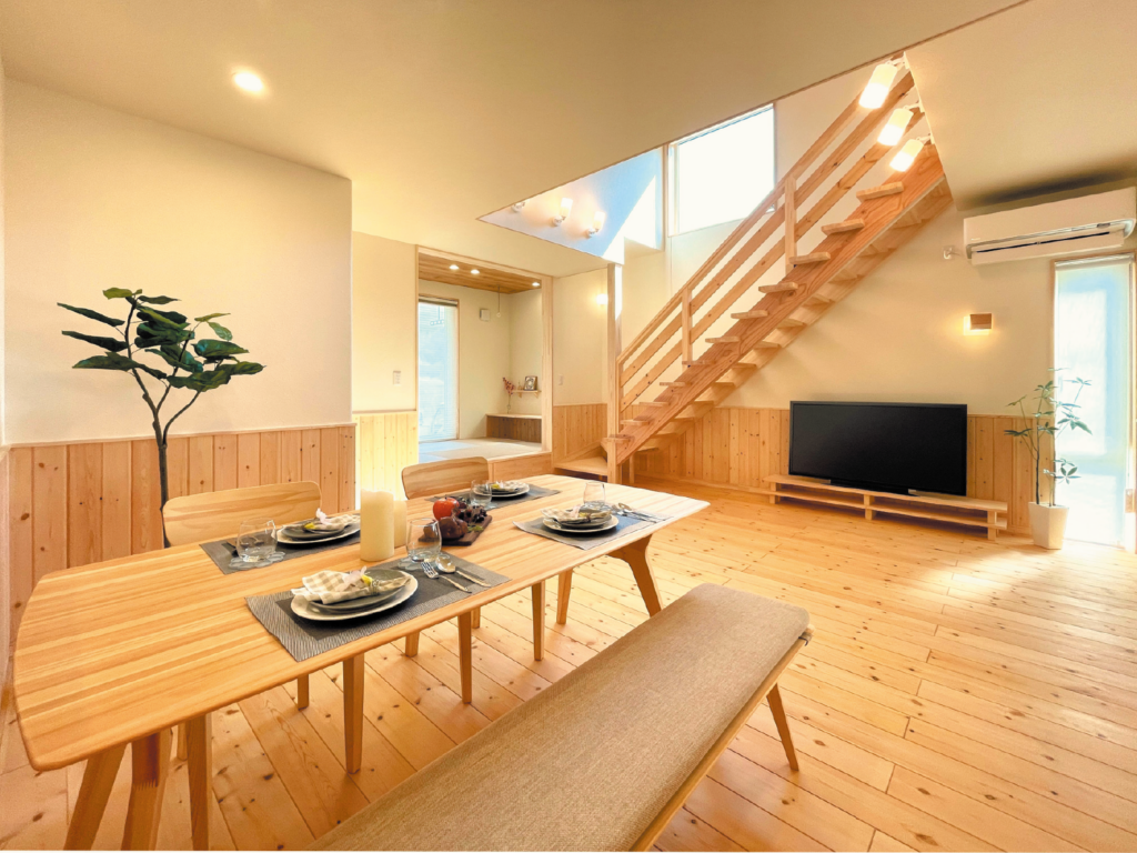 木のぬくもりを感じる住まい 家族の笑顔が輝く心地よい空間づくり