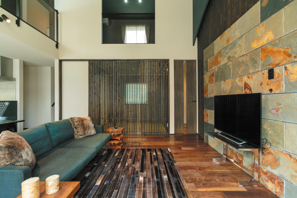 和の素材で非日常を楽しみながら暮らす住まい