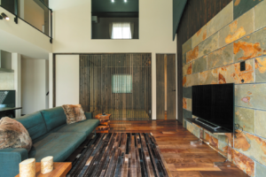 和の素材で非日常を楽しみながら暮らす住まい