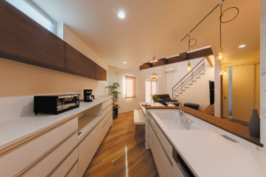 変形土地をフル活用した間取り 未来を見据えた快適な生活空間