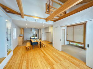 木の香りに包まれながら暮らす家 家族が楽しく過ごす工夫とアイデアが光る