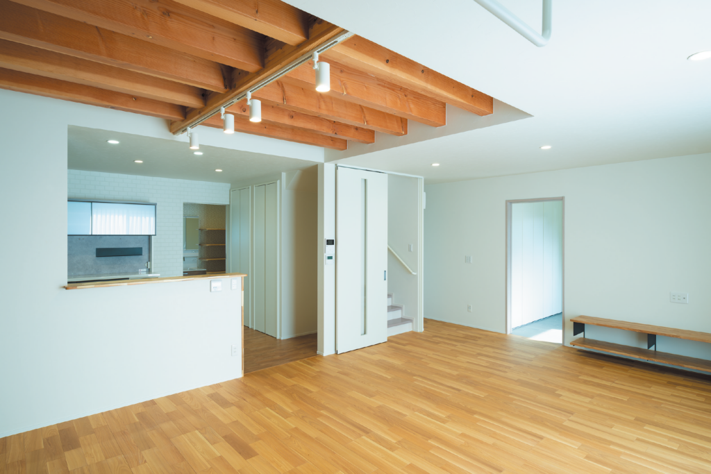 平屋のように1階で生活が完結できる間取り 2階は自由に暮らしを楽しめる家